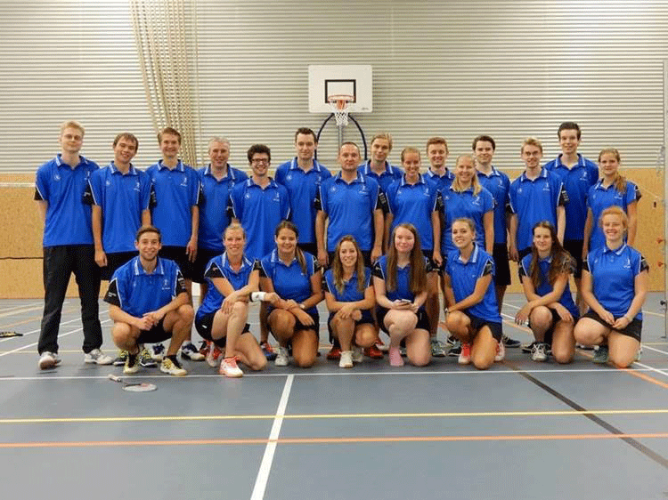 Badmintonclub Velsen in de nieuwe shirts!