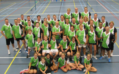 Badmintonclub Nieuwkoop in het nieuwe tenue.